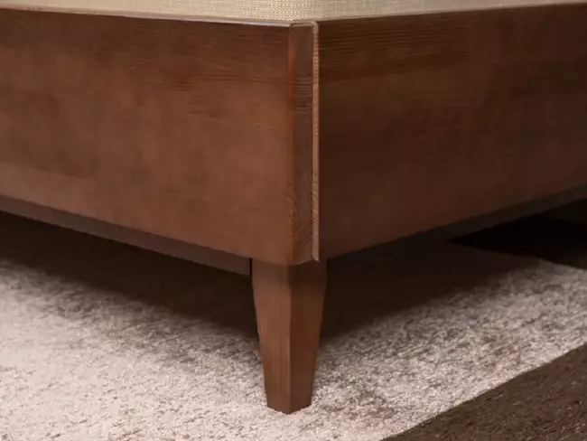 Кровать Tempo из массива дерева с высокими ножками Кровать Tempo из массива дерева с высокими ножками